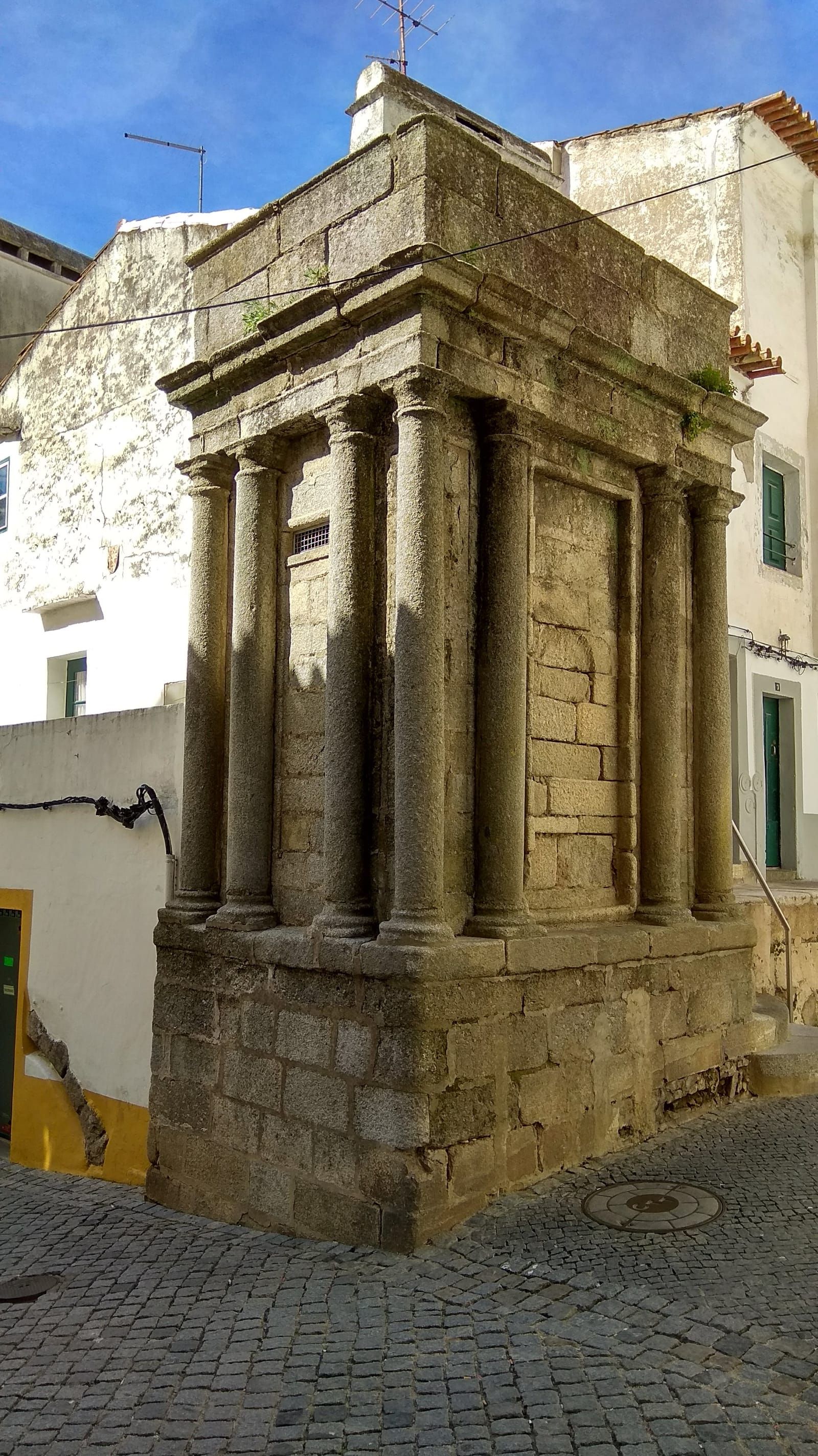Cromeleque dos Almendres (Monumentos Megalíticos)